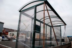 Крыша остановочного павильона арочного типа (округлой формы)
